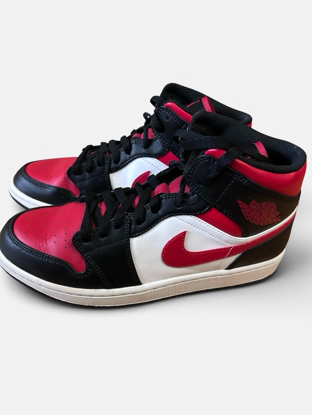 Nike Air Jordan 1 Mid - Black/Red/White Sneakers